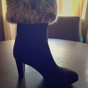 Aquatalia rich dark gray suede booties